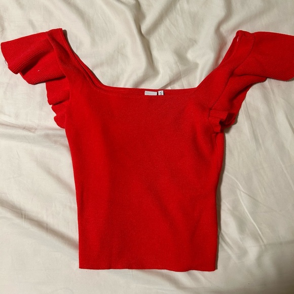 red cropped top with wing arms - Picture 2 of 3